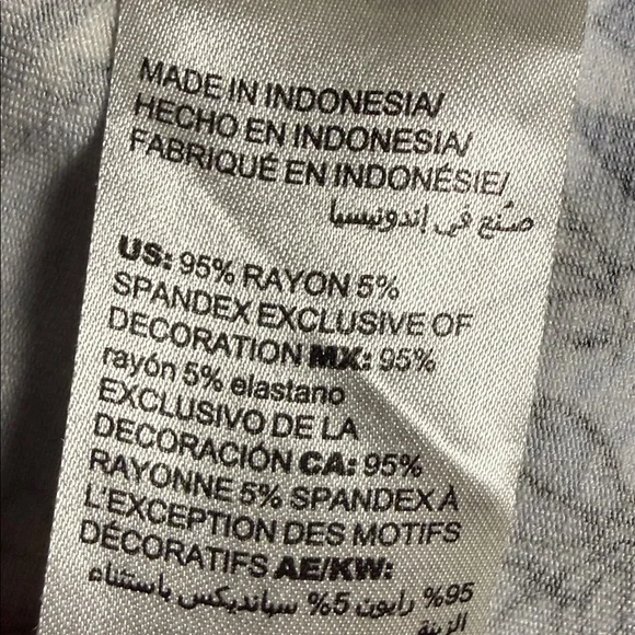 Light Blue Paisley Print V-Neck Long Sleeve Top - Picture 7 of 7